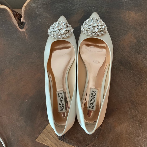 Badgley Mischka satin wedding flats - Picture 3 of 4